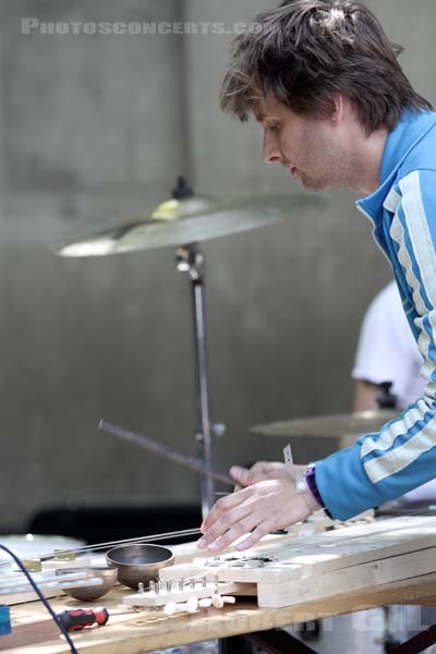 YURI LANDMAN - 2011-05-28 - PARIS - Parc de la Villette - 